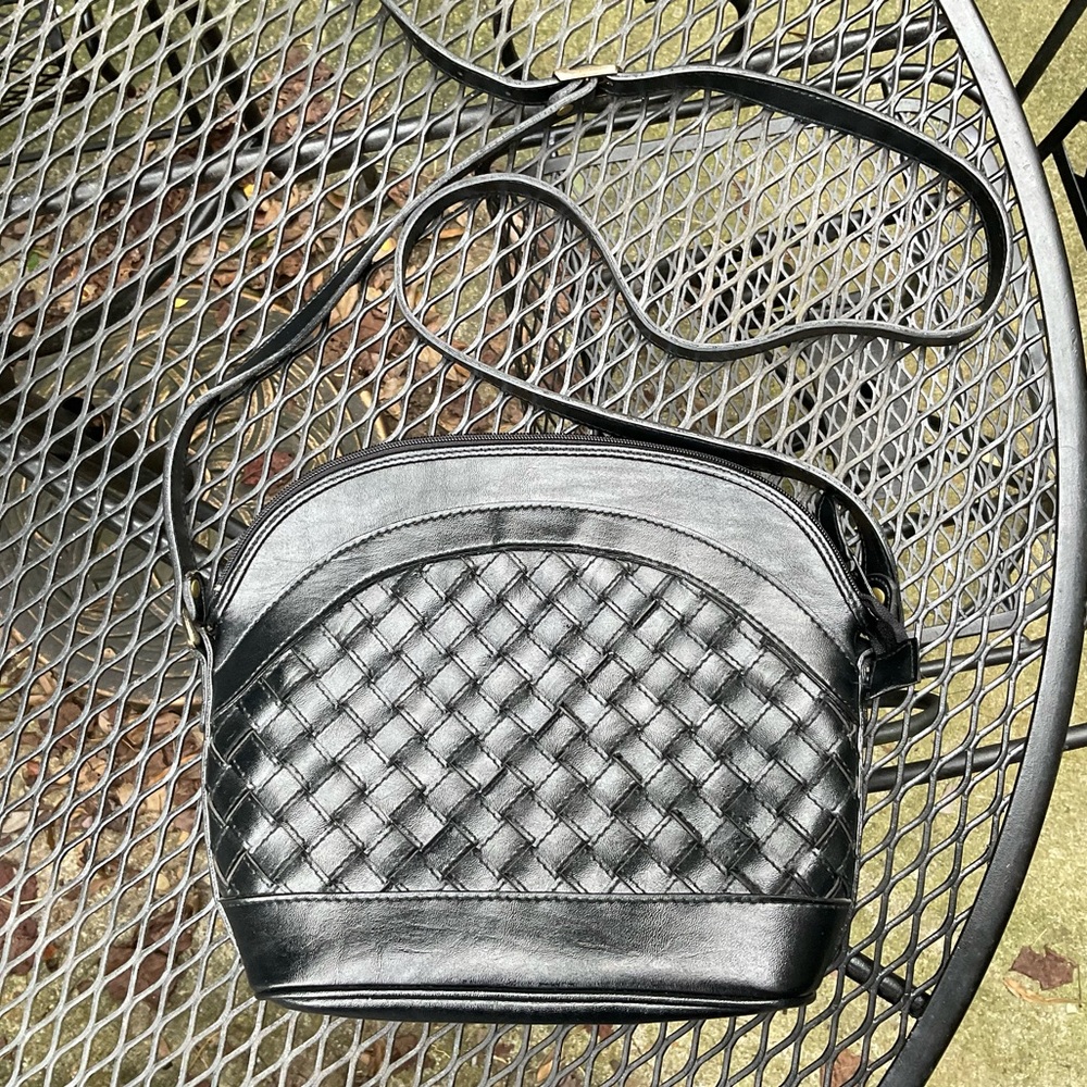 Nice Weaved Vegan Leather Adjustable Strap Crossbody/Shoulder Bag! - Picture 12 of 14